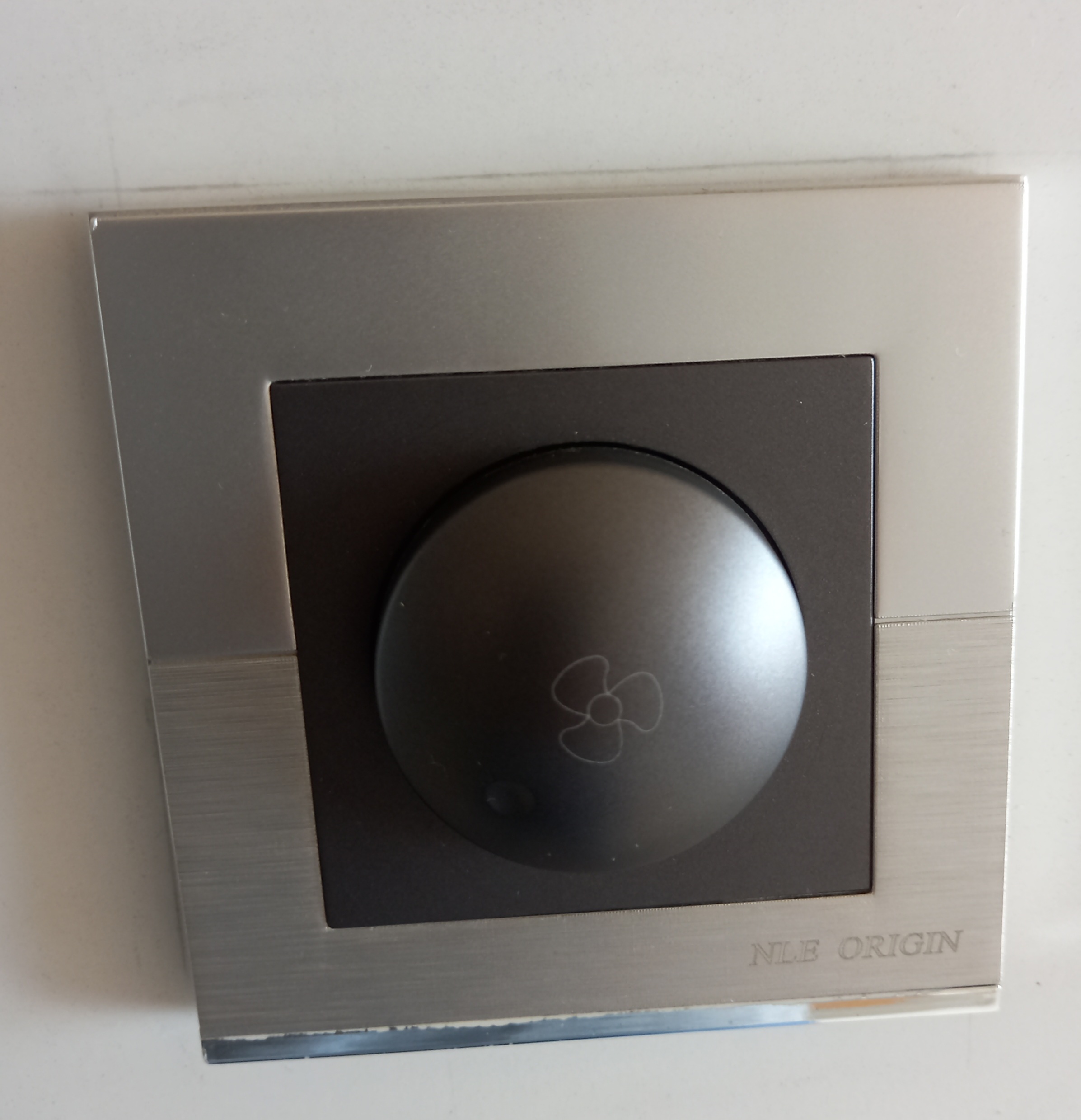 Fan dimmer black on silver